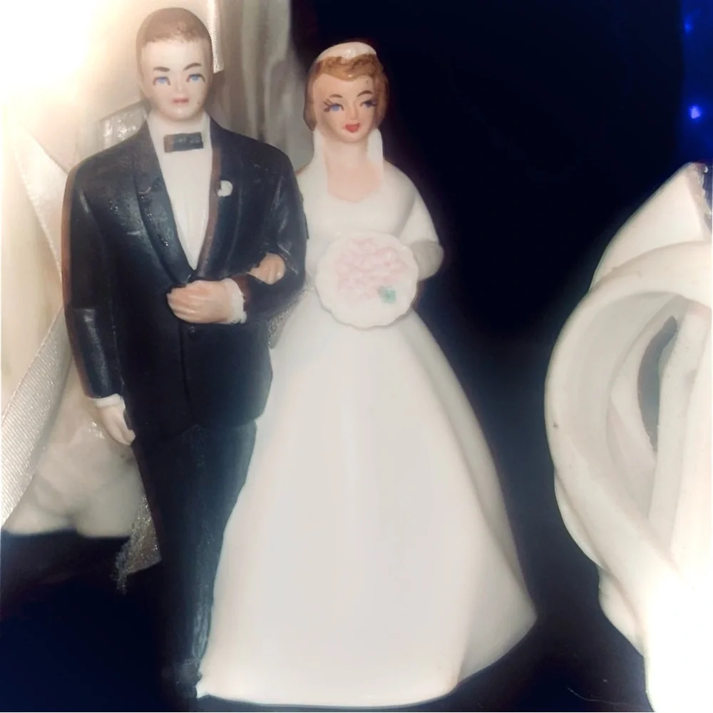 1950s Wilton Chicago Bride & Groom Topper